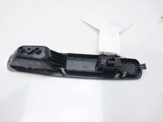 254010003R RENAULT Botón de encendido del motor del elevalunas trasero  en stock Gandía