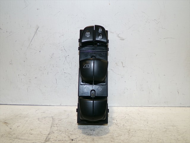 254011KA5E NISSAN Interruptor de elevalunas delantera izquierda  en stock Gandía