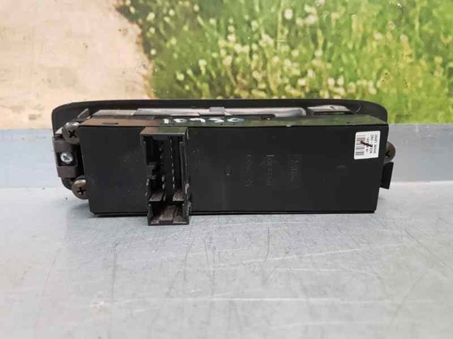 25401AV640 NISSAN Interruptor de elevalunas delantera izquierda  en stock Gandía