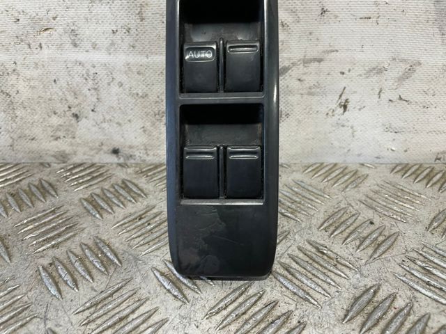 25401AV640 NISSAN Interruptor de elevalunas delantera izquierda  en stock Córdoba