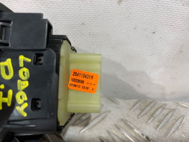 254110431R Interruptor de elevalunas delantera izquierda  en stock Sabadell