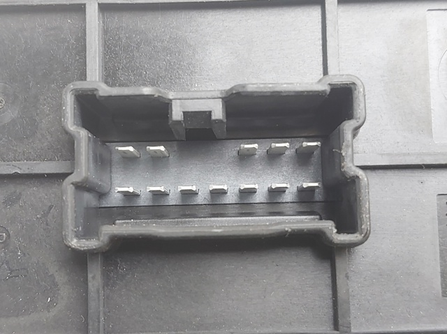 254111KA5A Botón de elevalunas delantero derecho comprar Sevilla