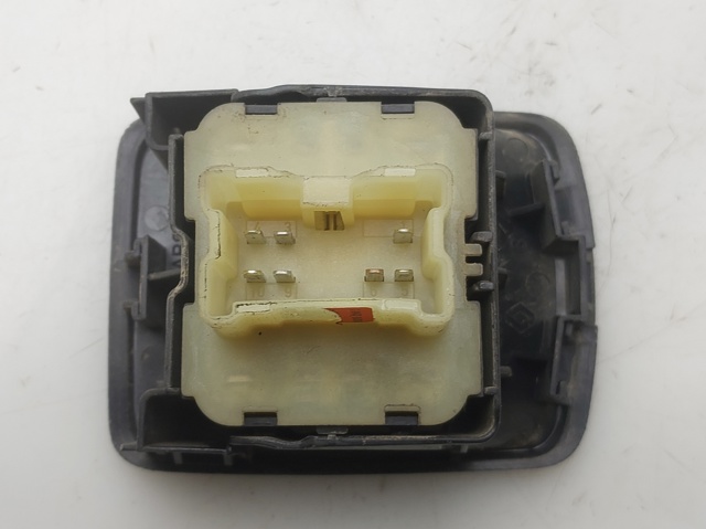 254117873R Interruptor de elevalunas delantera izquierda  en stock Sabadell