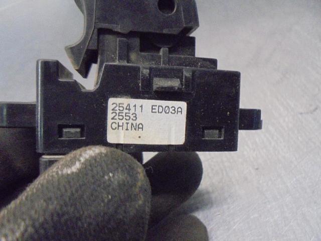 25411ED03A Botón de encendido del motor del elevalunas delantero derecho  disponible Málaga