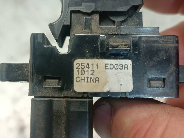 NISSAN 25411ED03A Botón de encendido del motor del elevalunas delantero derecho  comprar en Albacete