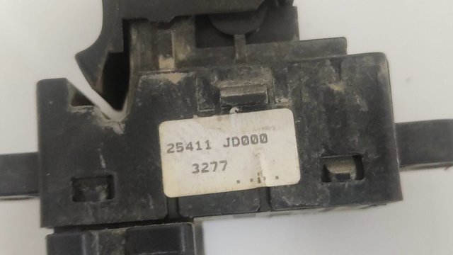25411JD000 NISSAN Botón de encendido del motor del elevalunas trasero comprar Bilbao