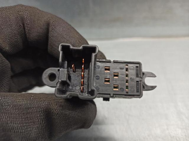 25411JG000 NISSAN Botón de elevalunas delantero derecho  en stock Córdoba