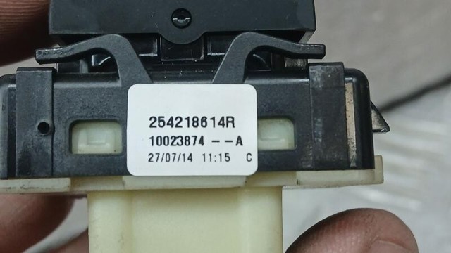 RENAULT 254218614R Botón de encendido del motor del elevalunas delantero derecho  disponible Valladolid