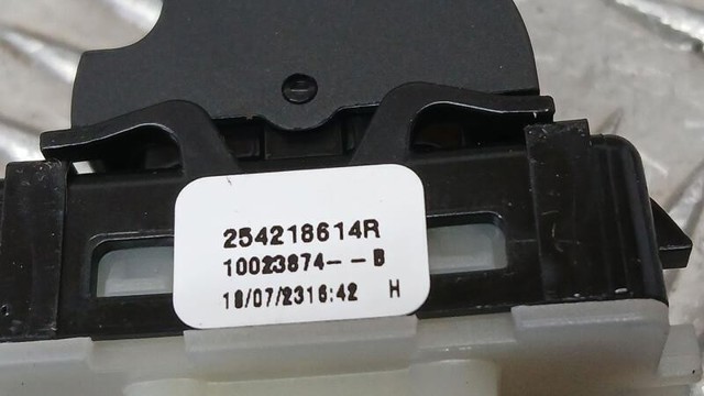 254218614R Botón de elevalunas delantero derecho  en stock Sabadell