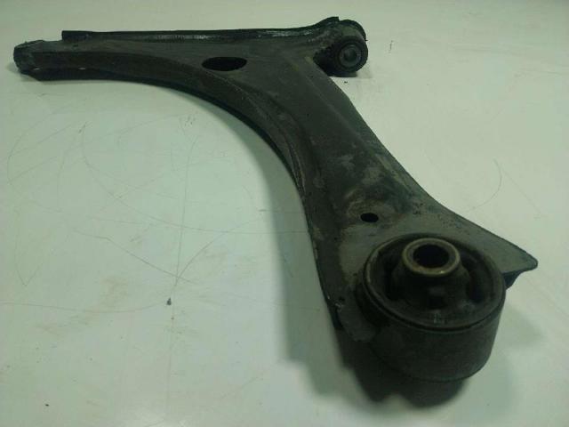 2598804 Brazo inferior derecho de la suspensión delantera  disponible Burgos