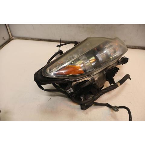 260101AH1B NISSAN Faro derecho  en stock Córdoba
