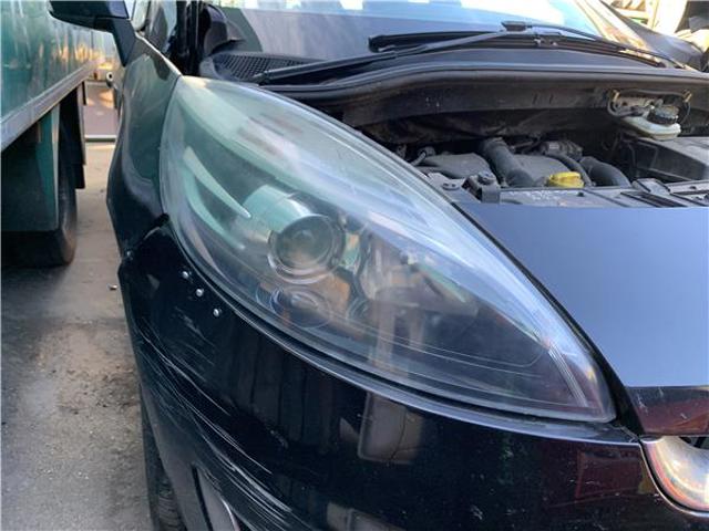 260106928R RENAULT Faro derecho  comprar en Lleida
