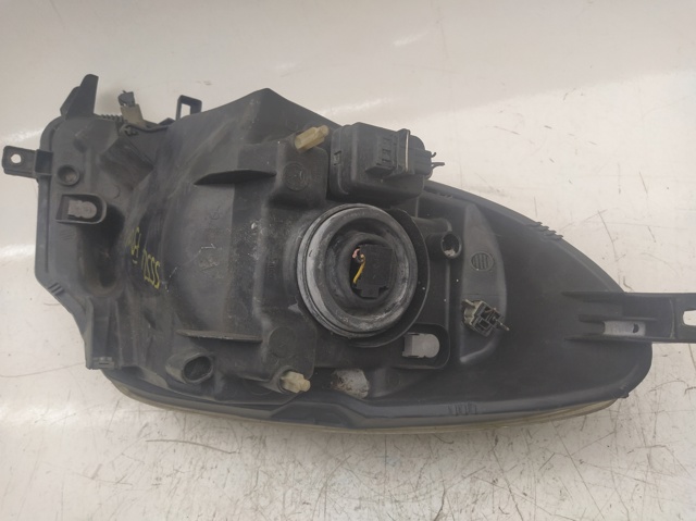 Faro delantero derecho 260109U100 NISSAN