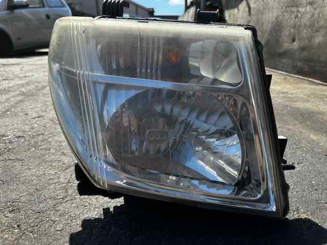 Faro derecho Nissan Navara D40