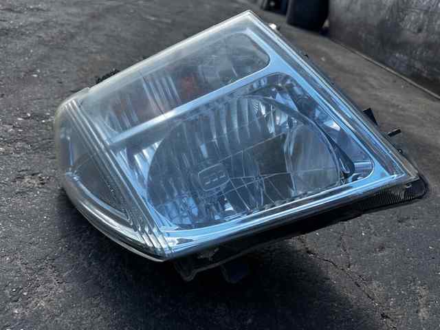 Faro derecho Nissan Navara D40