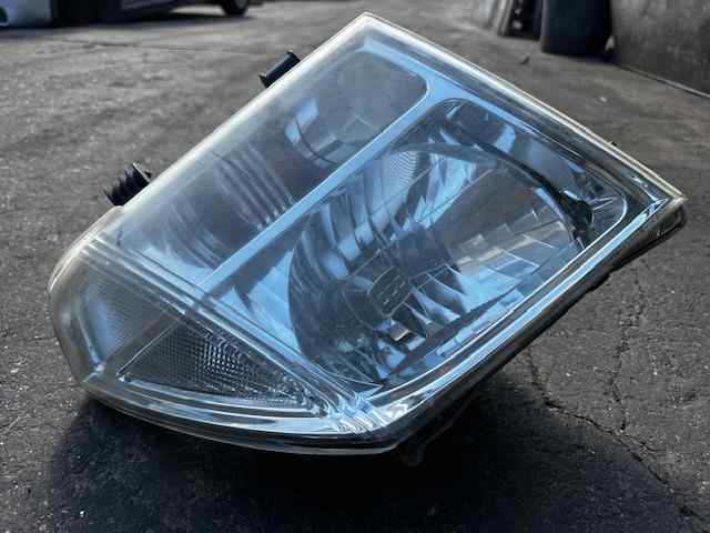 Faro derecho Nissan Navara D40