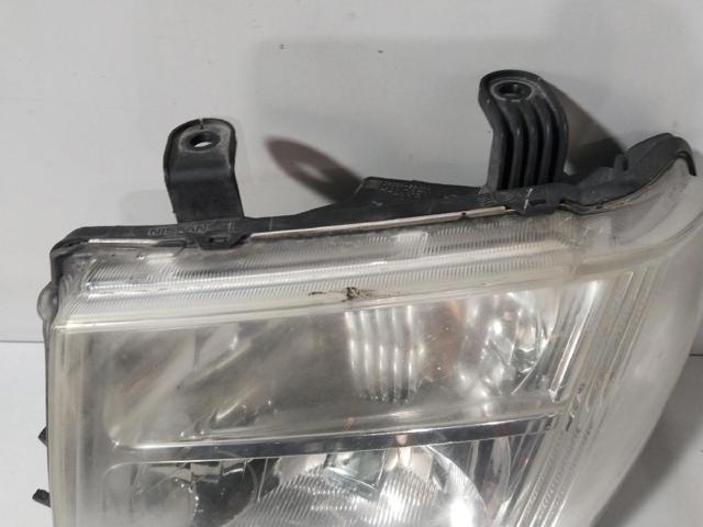 Faro derecho Nissan Navara D40