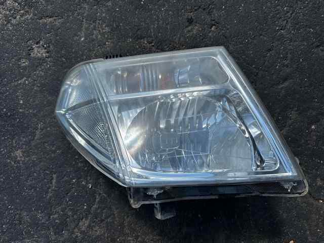 Faro derecho Nissan Navara D40