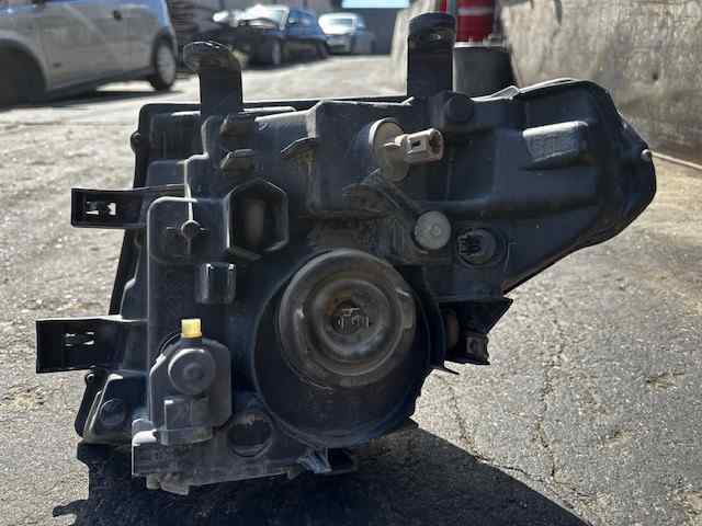 Faro derecho Nissan Navara D40