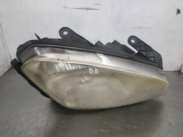 Luz derecha 26010JD90A NISSAN