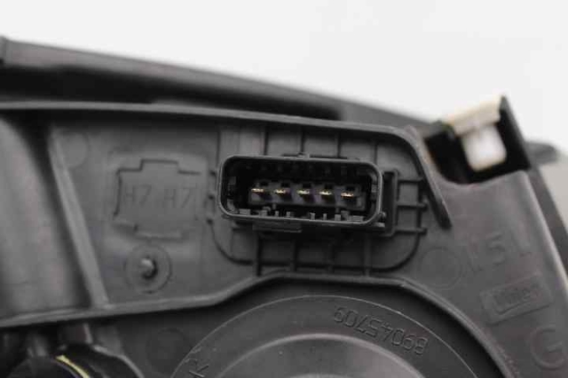 260601946R RENAULT Faro izquierdo  en stock Córdoba