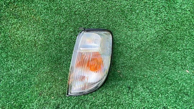 Luz indicadora izquierdo 261153S225 NISSAN