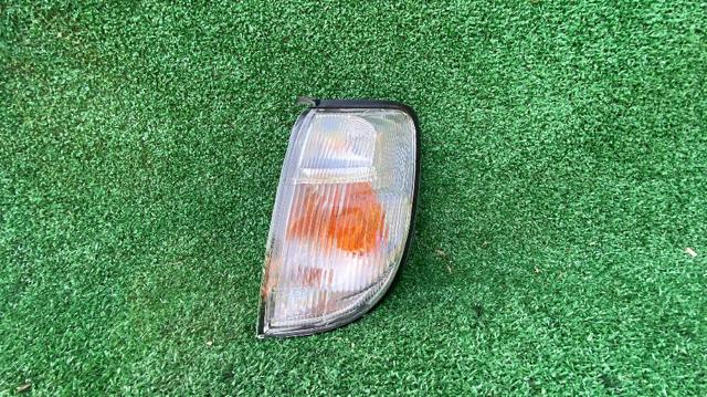 Luz indicadora izquierdo 261153S225 NISSAN