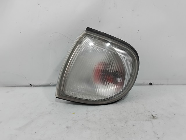 Luz indicadora izquierdo 261357C000 NISSAN