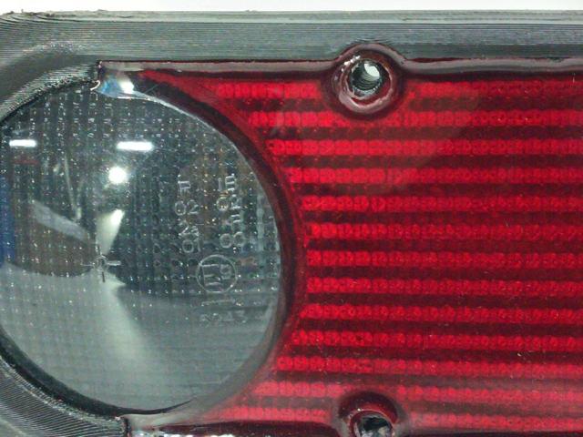 Luz trasera de parachoques derecha 265500X001 NISSAN