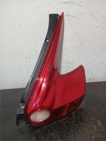 Comprar Piloto trasero derecho Nissan JUKE  F15 a bajo precio