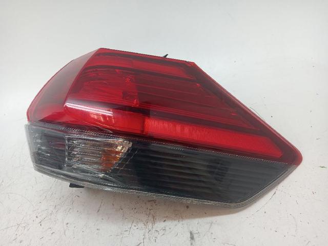 Piloto trasero exterior derecho 265506FP0A NISSAN