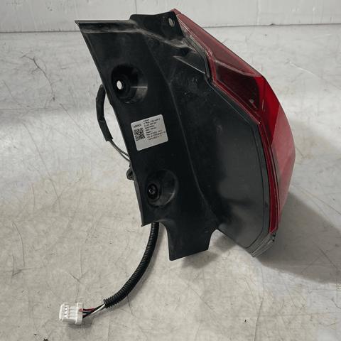Piloto trasero exterior derecho 265506FP0A NISSAN