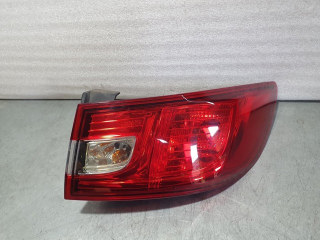 RENAULT 265509846R Piloto trasero exterior derecho  disponible España