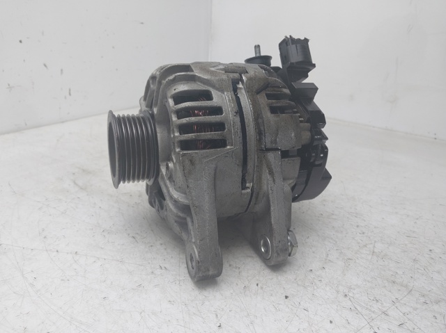 TOYOTA 270600D030 Alternador  en stock Salamanca