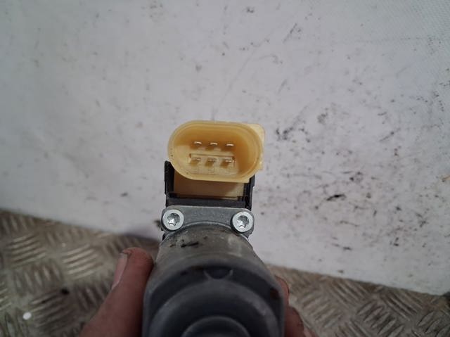 2757043 BMW