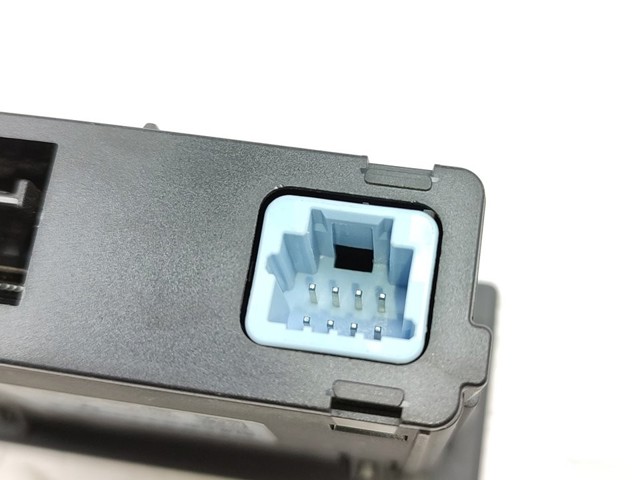 RENAULT 280231553R Concentrador USB  en stock Valencia