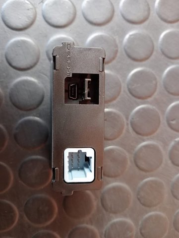 280231553R RENAULT Concentrador USB  comprar en Oviedo
