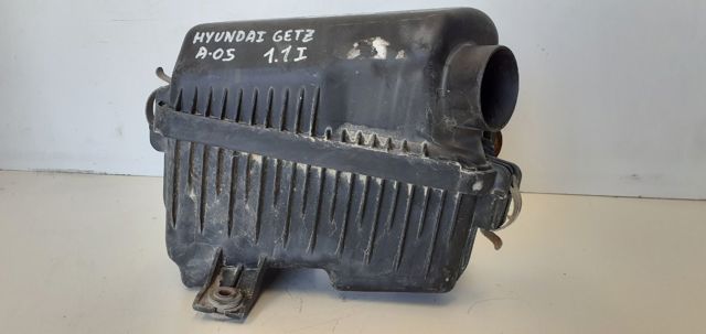 El filtro de aire 281111C000 HYUNDAI
