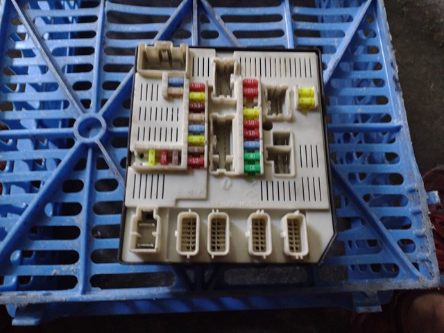 RENAULT 284B60008R Caja de fusibles comprar Barcelona