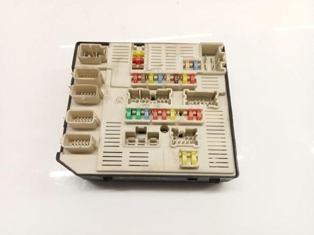 284B60008R Caja de fusibles  disponible Málaga