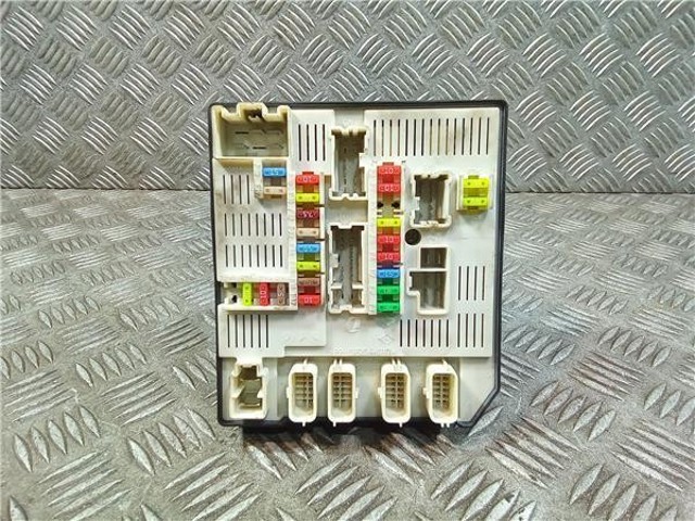RENAULT 284B60008R Caja de fusibles  disponible Lugo