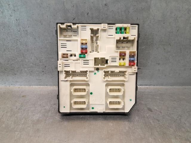 RENAULT 284B62069R Caja de fusibles  comprar en Murcia