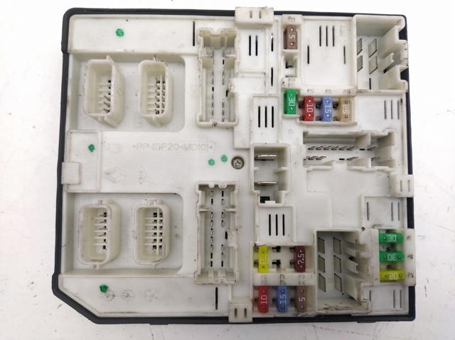 RENAULT 284B62069R Caja de fusibles  en stock Terrassa