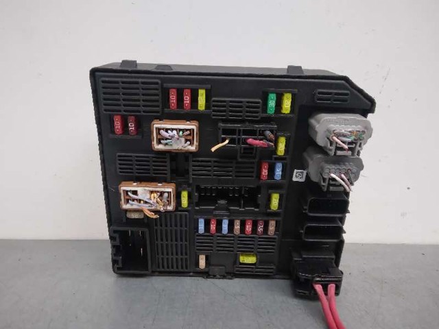 RENAULT 284B62342R Caja de fusibles  disponible Valladolid
