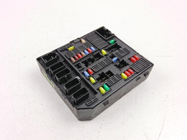 Caja de fusibles Renault Scenic 3 JZ0, JZ1