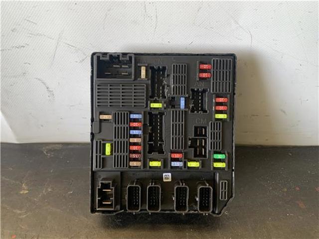 Caja de fusibles Renault Scenic 3 JZ0, JZ1