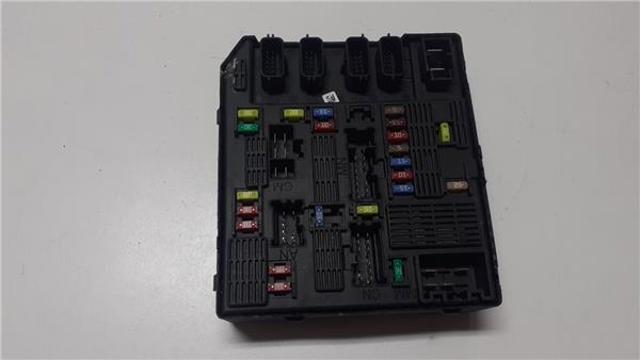 Caja de fusibles Renault Scenic 3 JZ0, JZ1