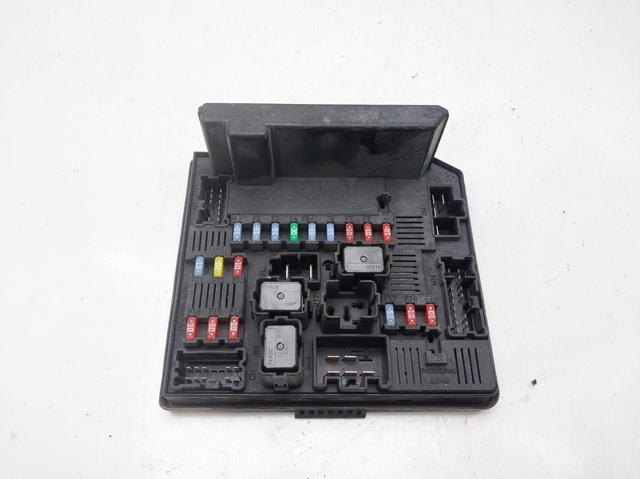 Caja reles Nissan Qashqai I SUV comprar en España