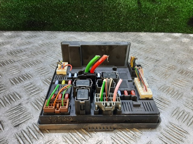 284B7JD000 NISSAN Caja de fusibles  disponible Alicante