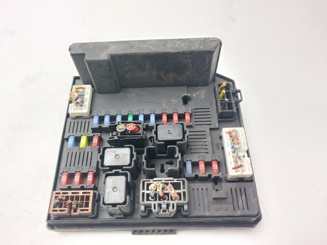 NISSAN 284B7JD00B Caja de fusibles  en stock Terrassa